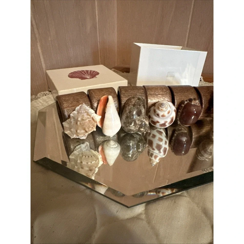 Set 6 Seashell and Wood Napkin Rings Nautical Coastal Decor Vintage Wooden w/Box